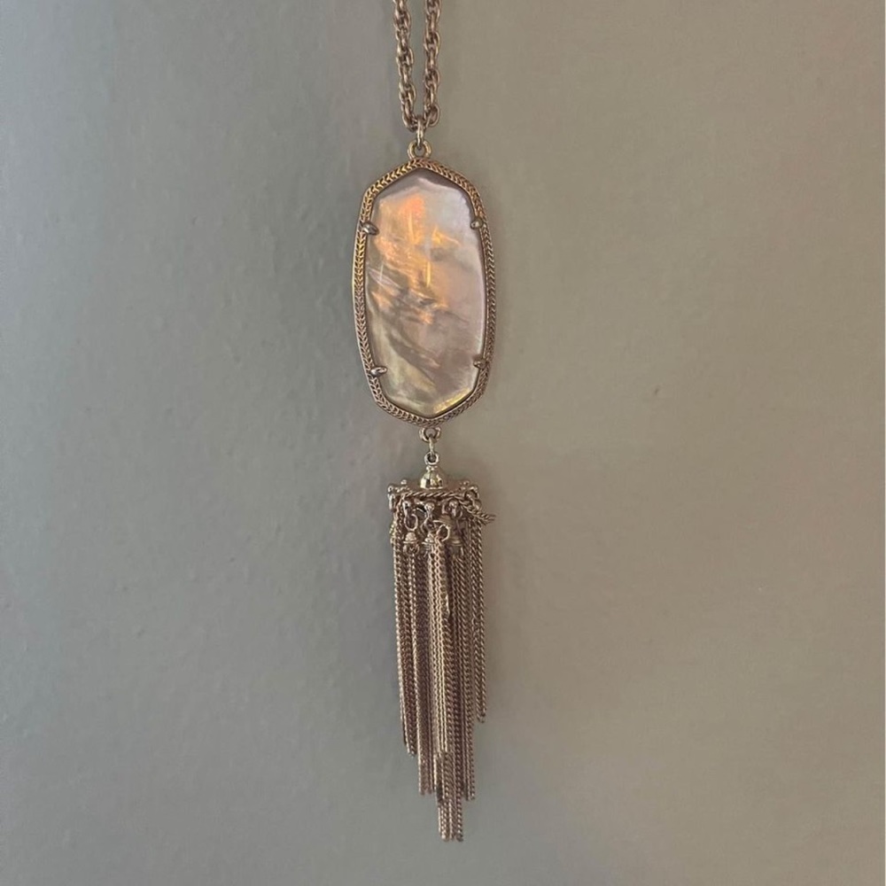 Kendra Scott Tassel Necklace - pearly white with Gold Detailing